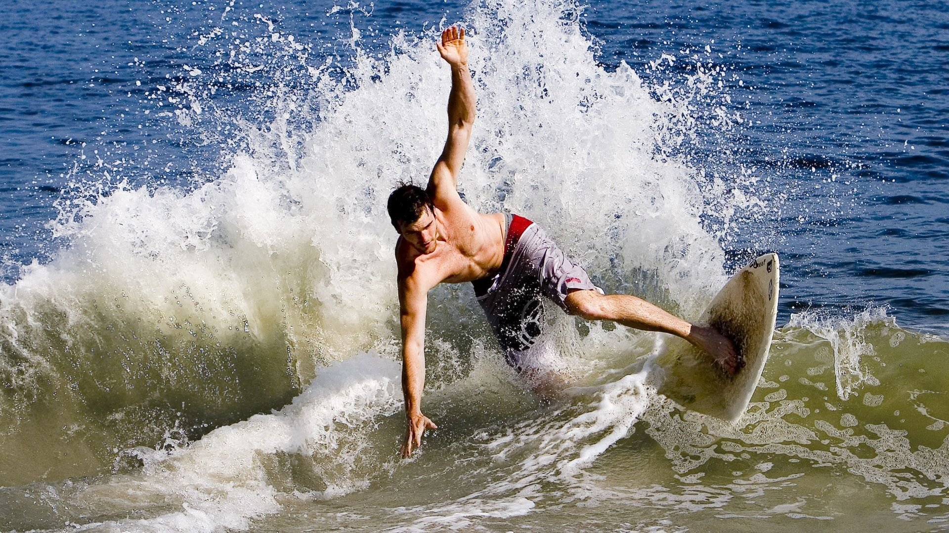 仰泳单项 中国新星首次击败澳洲老将，仰泳 冠军